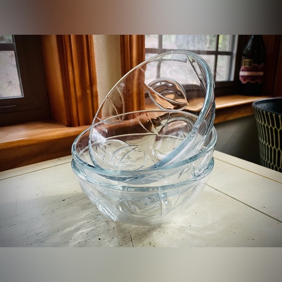SOLD! 2 Leaf Pattern Clear Glass Bowls - Picture 2 of 6